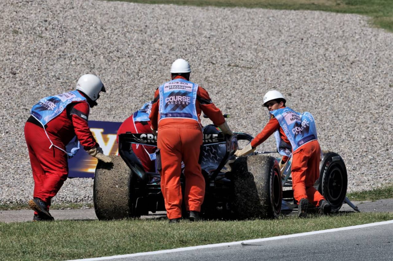 メルセデスF1 連続DNFの原因特定 バッテリー問題に新モジュール投入へ