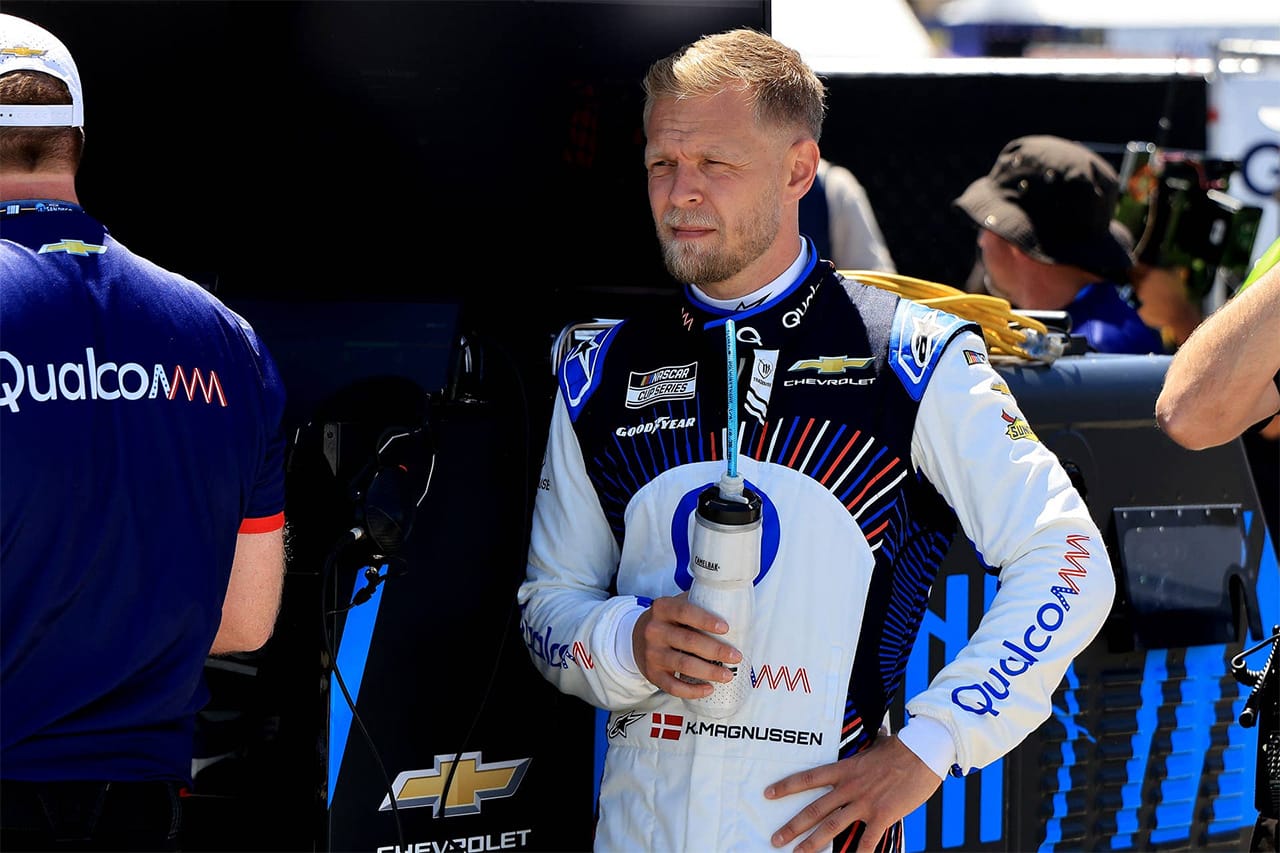 ケビン・マグヌッセン NASCARデビュー戦で激高対立 グラグソンに「消え失せろ」