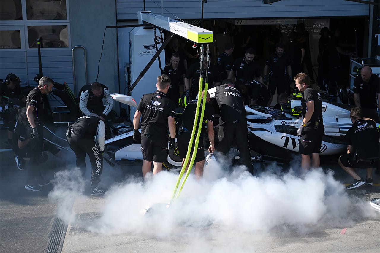 キャデラックF1 電気系トラブル続出も前進実感「今夜はやるべき仕事が山積み」