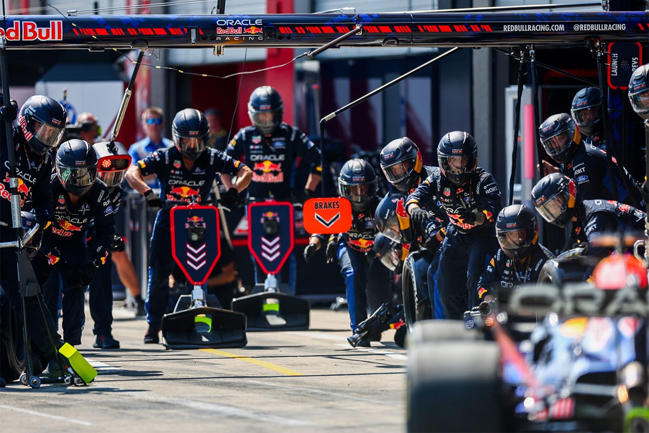 メルセデスF1 フェルスタッペンに巧妙なピット戦術？ クルサードが指摘
