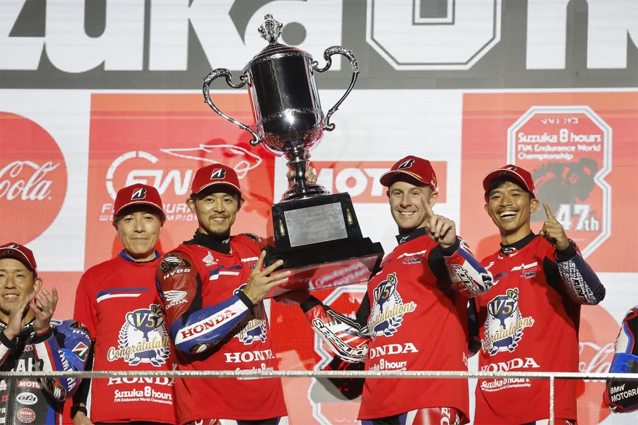 Honda HRCが雨の鈴鹿8耐を制し5連覇 高橋巧が最多記録更新の通算8勝目