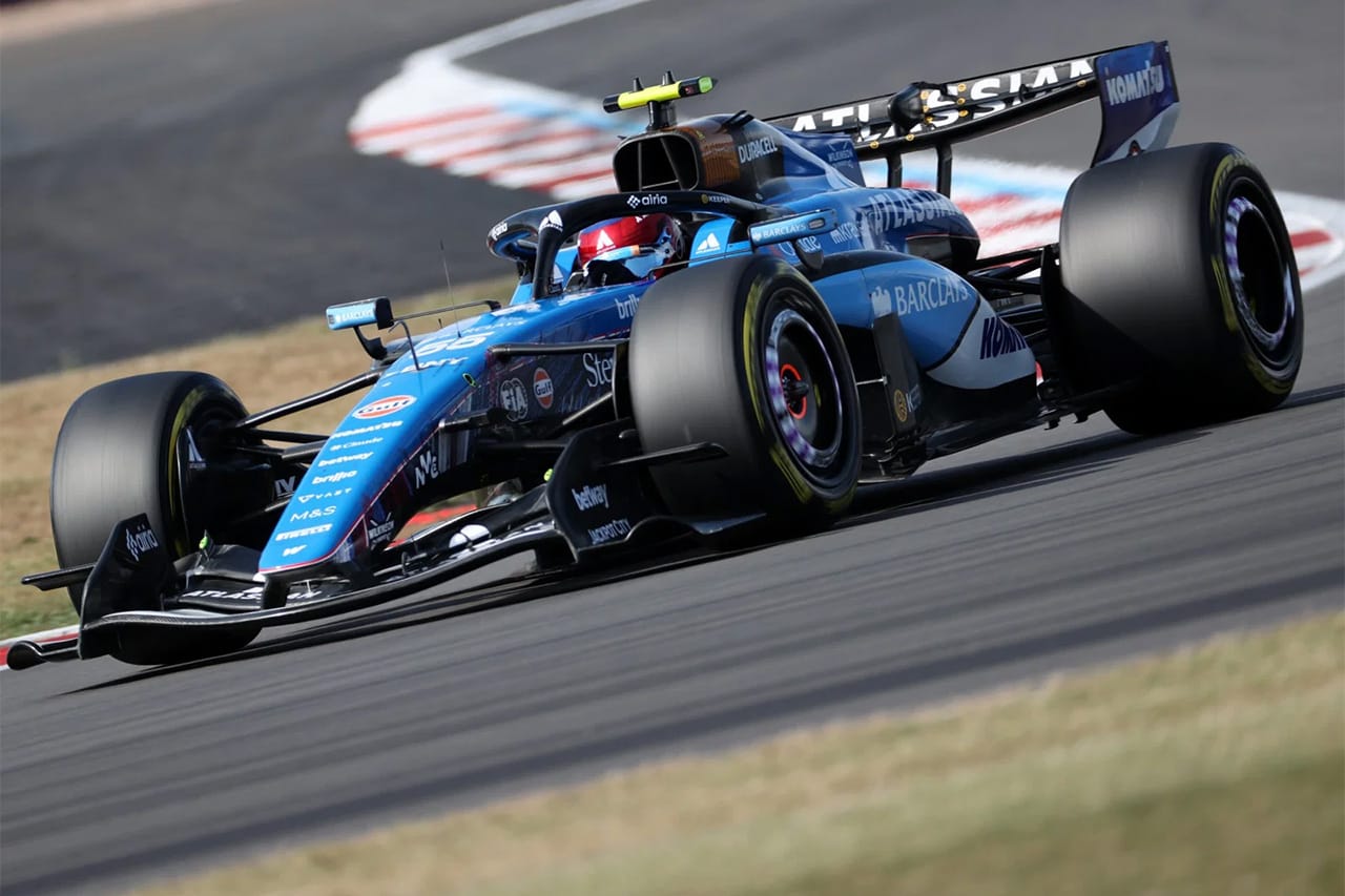 カルロス・サインツJr. F1イギリスGPで異例の“ペナルティラップ”を科された理由