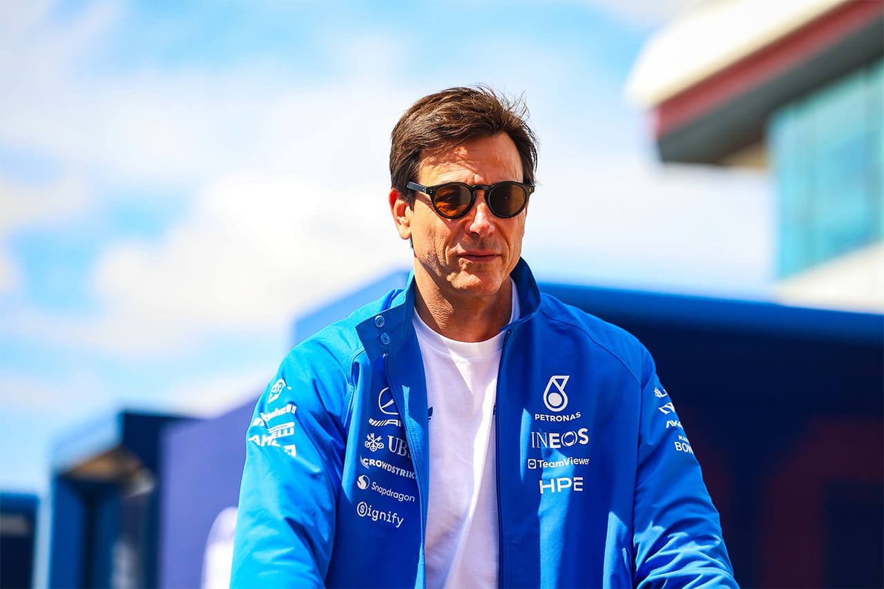 トト・ヴォルフ F1セーフティカー論争でFIA擁護「ショーはスポーツに従うべき」