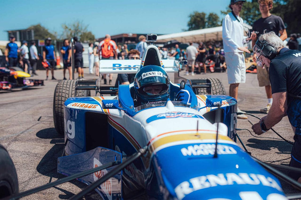 デイモン・ヒル F1王座30周年 名車ウィリアムズFW18と感動の再会