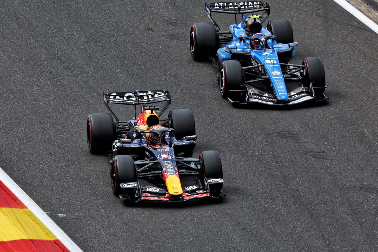 フェルスタッペンはお咎めなし サインツJr.は警告処分 FIAがFP1インシデント裁定