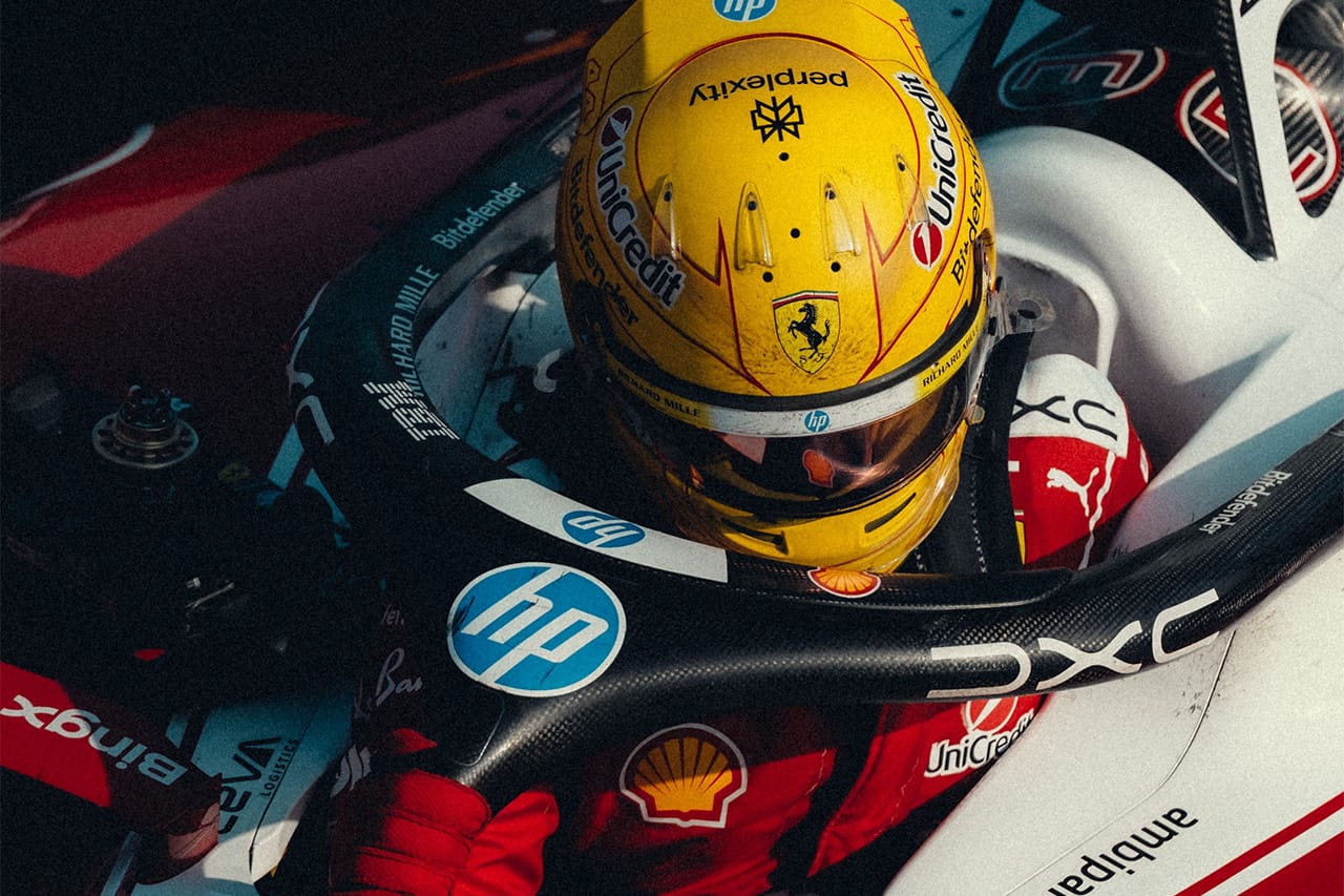 ルイス・ハミルトン フェラーリF1のピット判断に疑問「ペナルティへの扉を開いた」