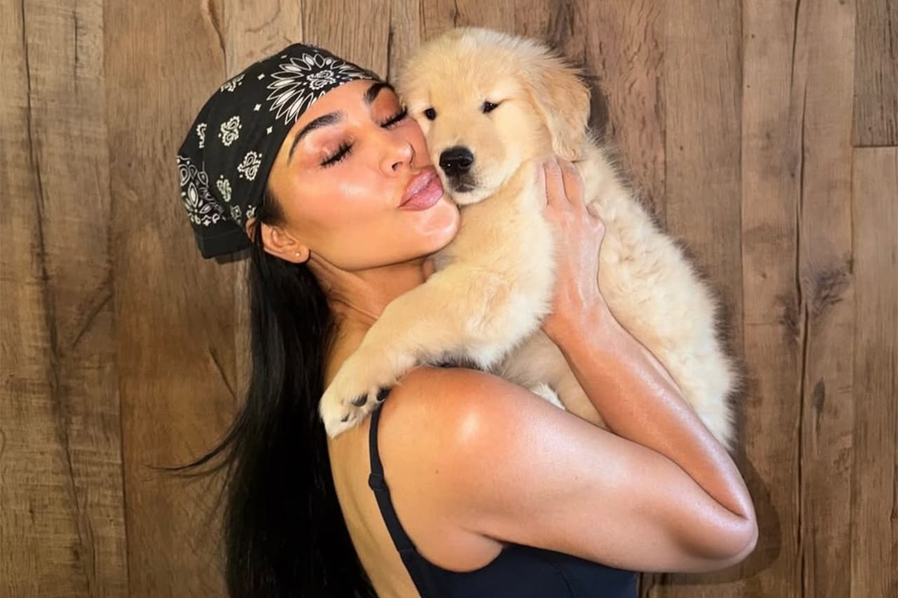 ルイス・ハミルトン 子犬「ヘイロー」を家族に迎える キム・カーダシアンが写真公開