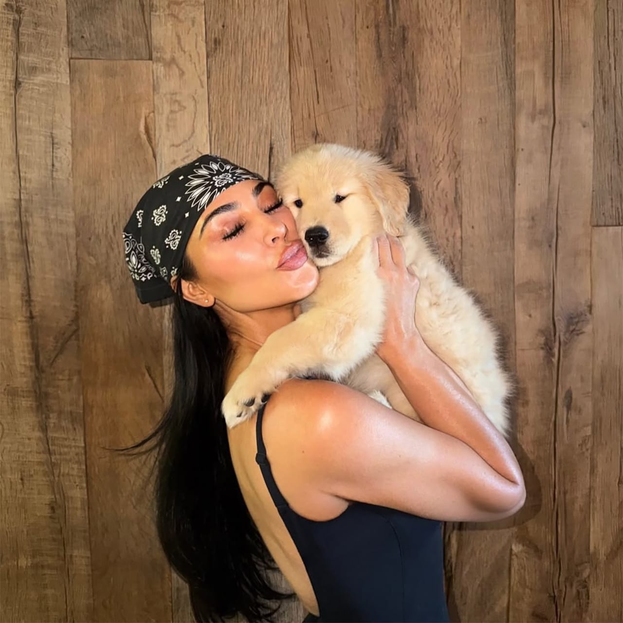 ルイス・ハミルトンの愛犬ヘイローを公開したキム・カーダシアン